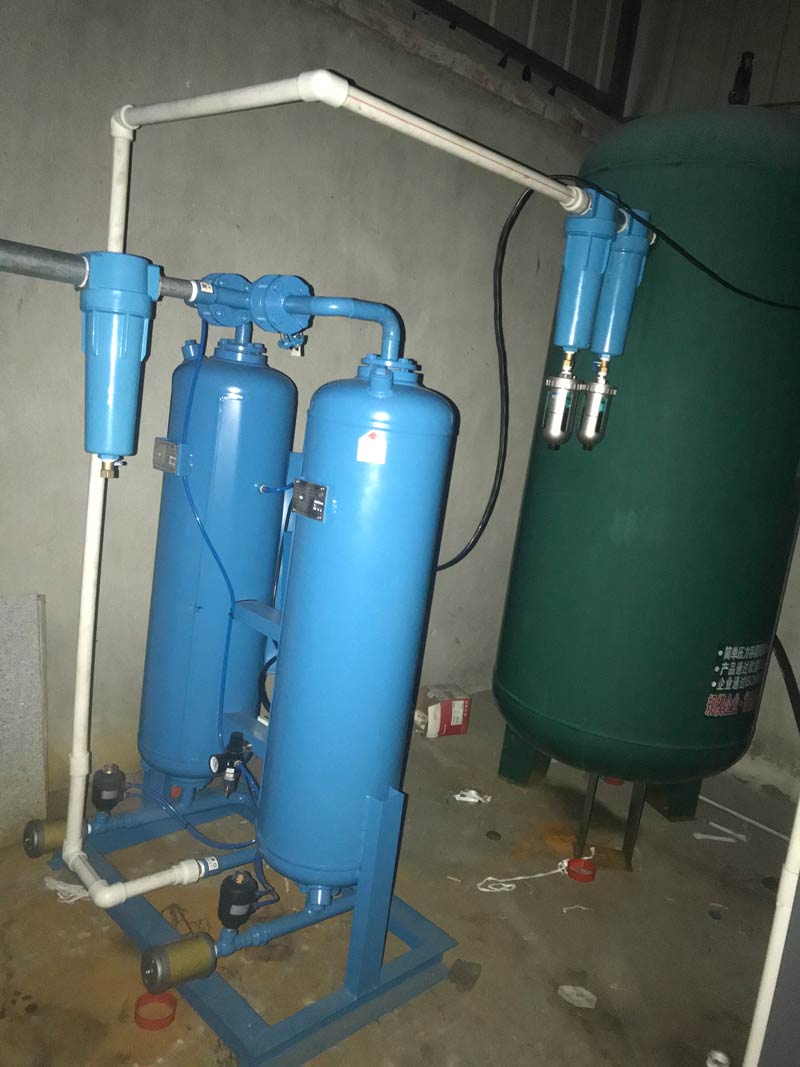 為什么在吸附干燥機進氣口要裝設過濾器？